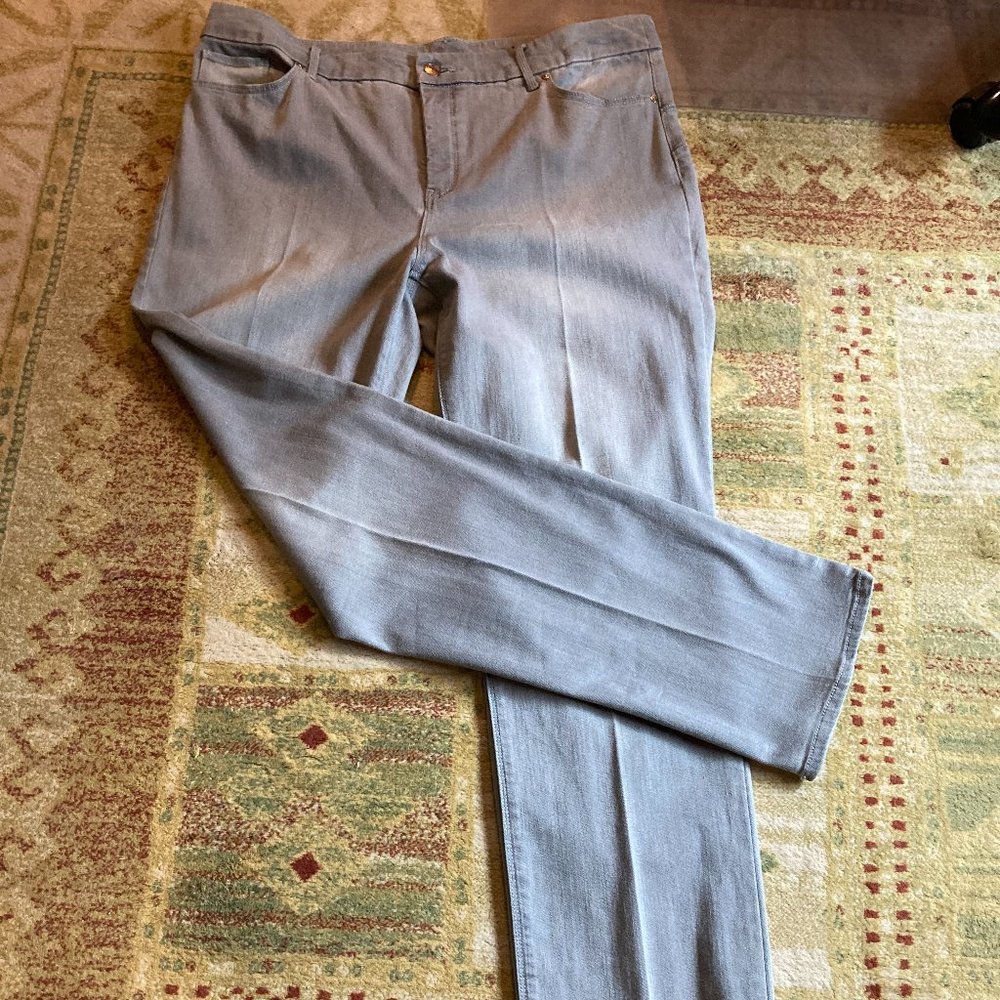 Chicos, sz 3, lt grey, So lifting slim leg jeans